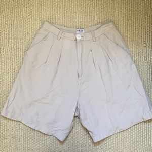 Esby Nico Short in Bone